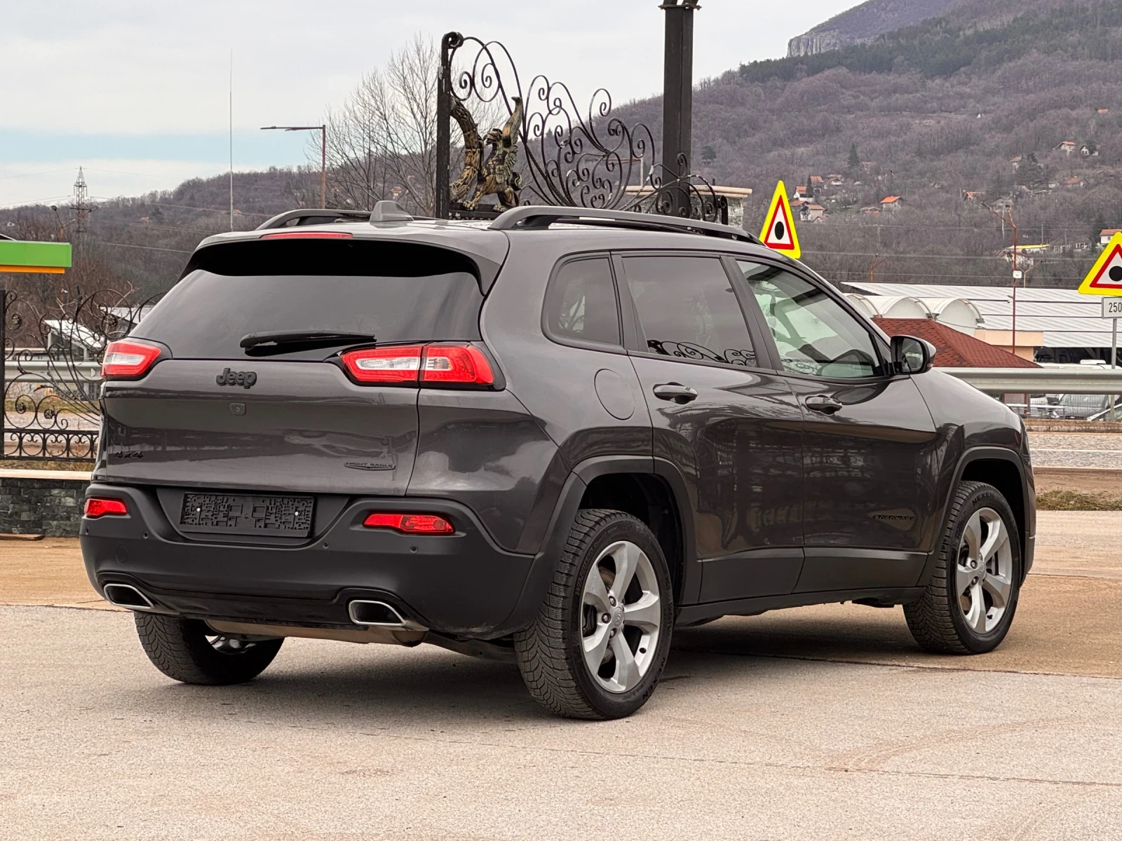 Jeep Cherokee 2.2CRDI 4х4 АВТОМАТ ПАНОРАМА  - изображение 6
