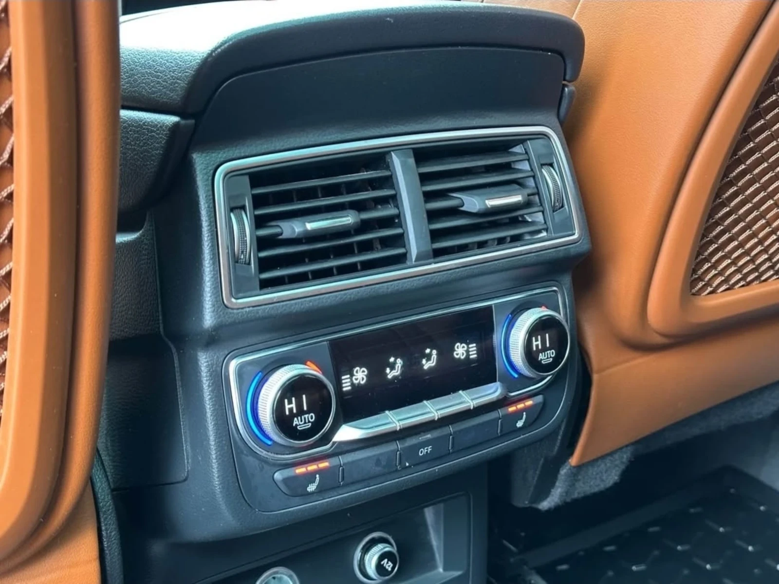 Audi Q7 2018/Massage/360/Bose/Комфорт салон/Без инцидент, снимка 17 - Автомобили и джипове - 53763662