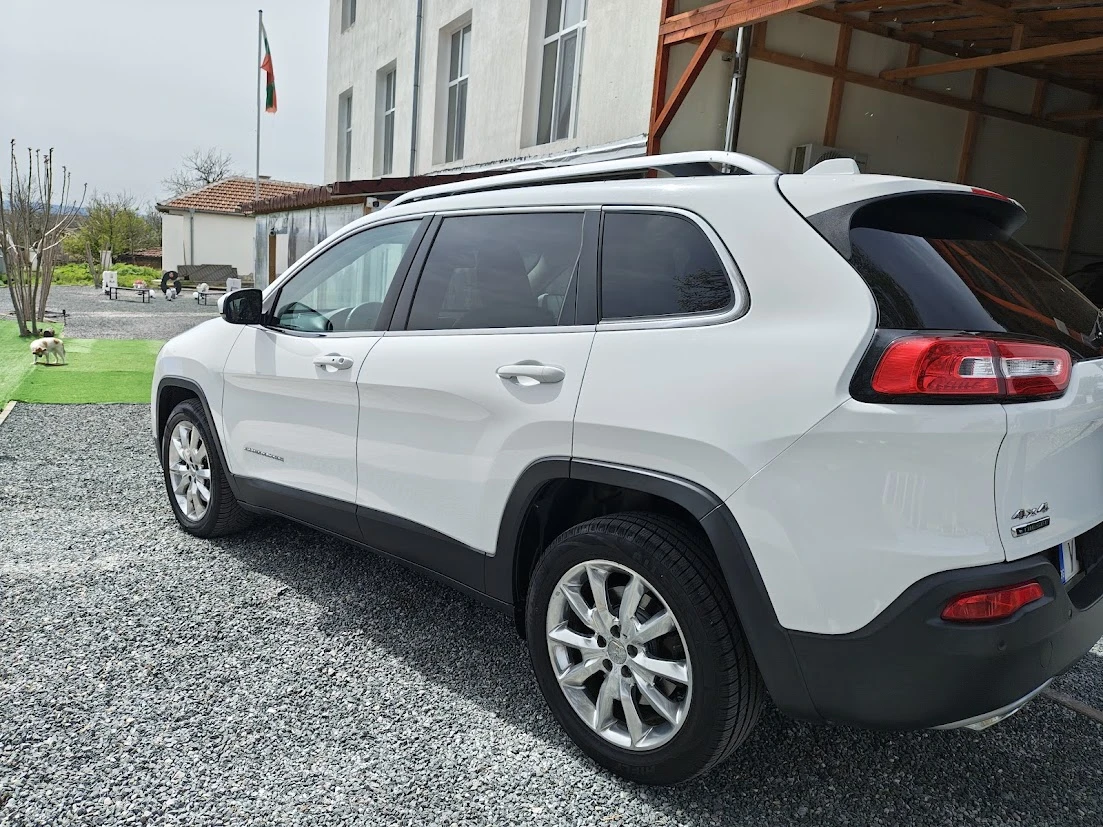 Jeep Cherokee, снимка 11 - Автомобили и джипове - 54210649