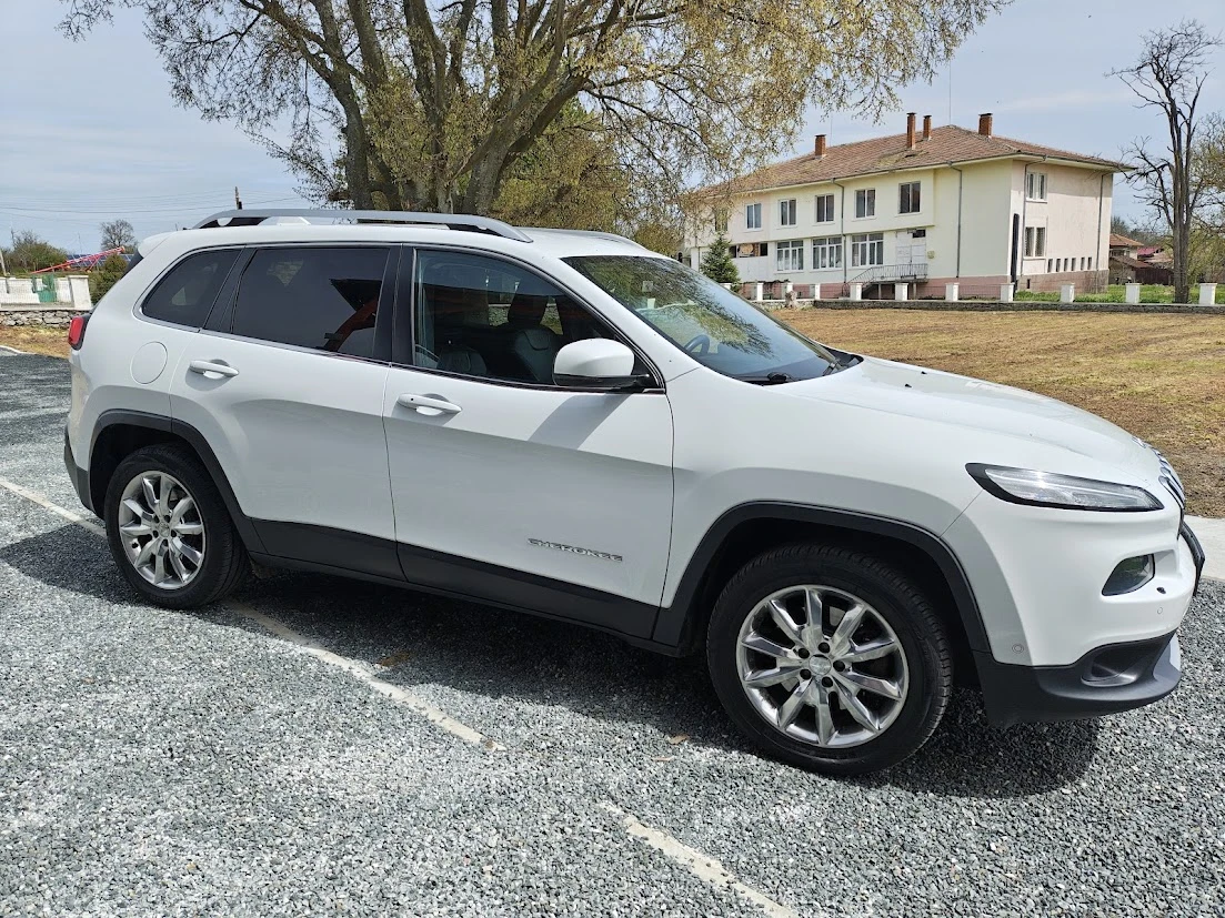 Jeep Cherokee, снимка 12 - Автомобили и джипове - 54210649