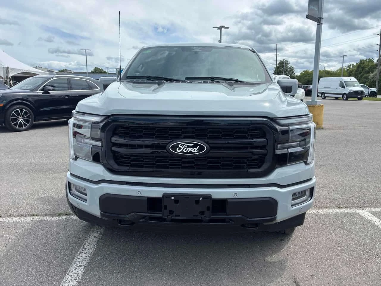 Ford F150 LARIAT | CARFAX | БЕЗ ПЪРВОНАЧАЛНА ВНОСКА, снимка 2 - Автомобили и джипове - 54931148