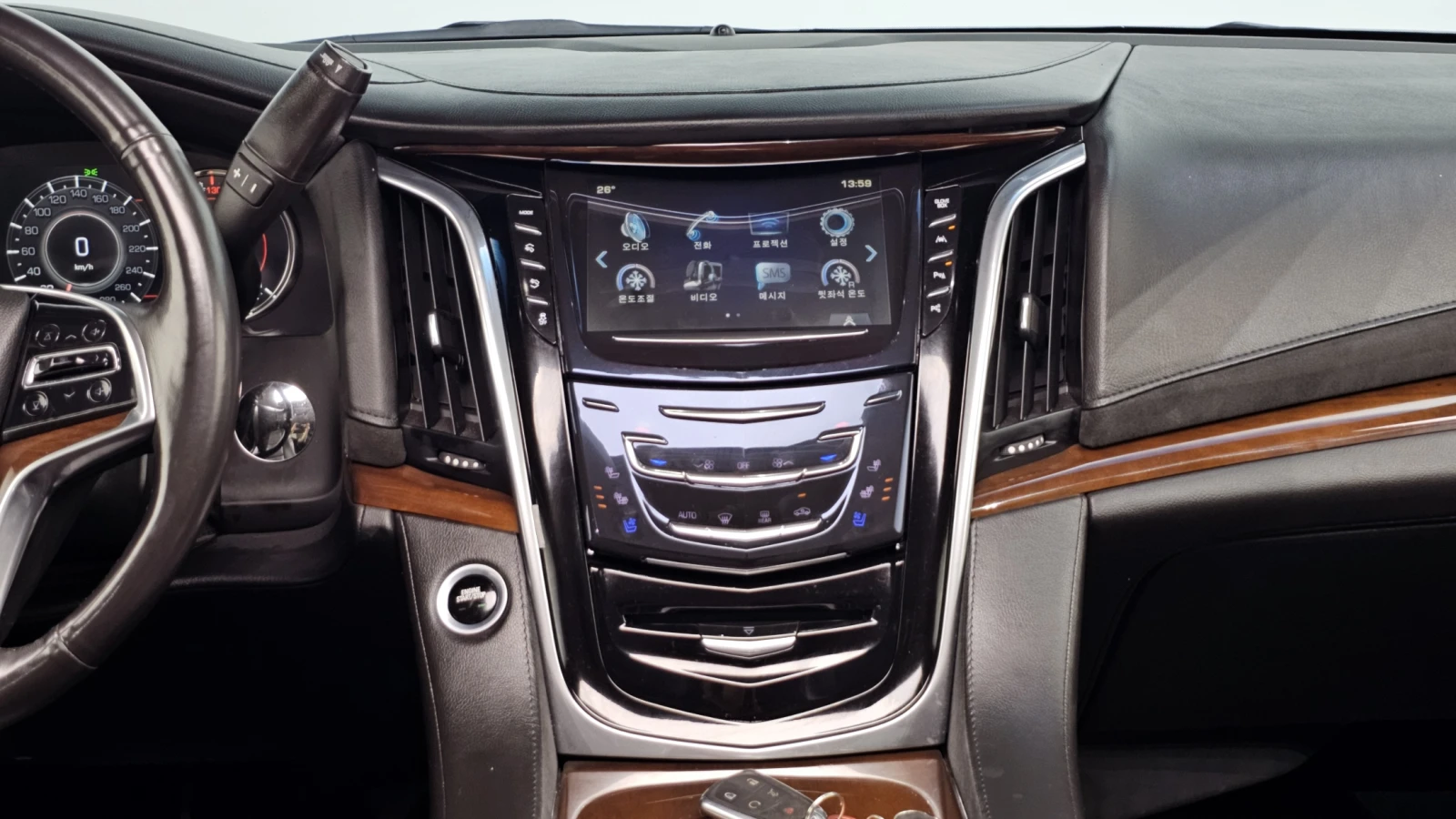 Cadillac Escalade 6.2* ЕЛ. БАГАЖНИК* BLIND SPOT* HUD* 360* КРАЙНА ЦЕ, снимка 12 - Автомобили и джипове - 55367080