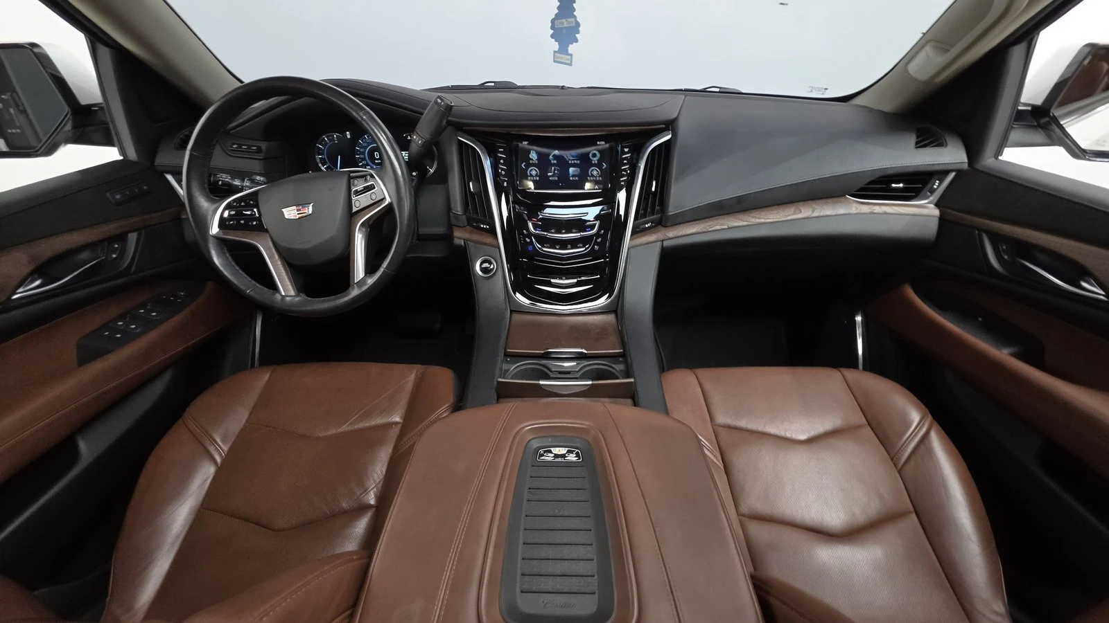 Cadillac Escalade 6.2* ЛЮК* 360* ПОДГРЕВ ВОЛАН* ЕЛ. БАГАЖНИК* КРАЙНА, снимка 7 - Автомобили и джипове - 55367080