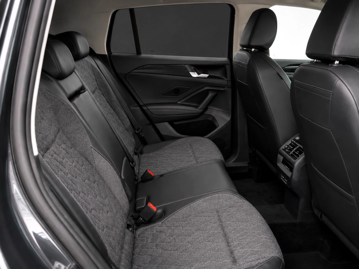 VW Tiguan 4Motion 193 �.�. DSG DCC Pro / HUD  | Mobile.bg � ����������� 5