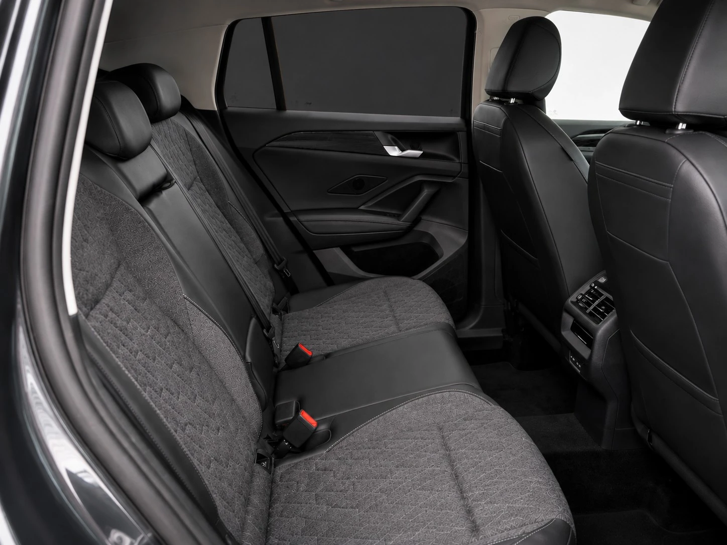 VW Tiguan 4Motion 193 к.с. DSG DCC Pro / HUD , снимка 5 - Автомобили и джипове - 55858557