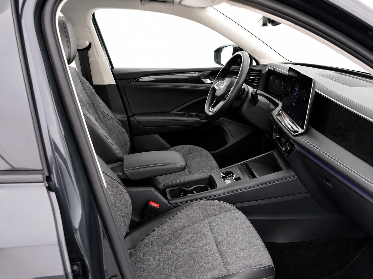 VW Tiguan 4Motion 193 к.с. DSG DCC Pro / HUD , снимка 7 - Автомобили и джипове - 55858557