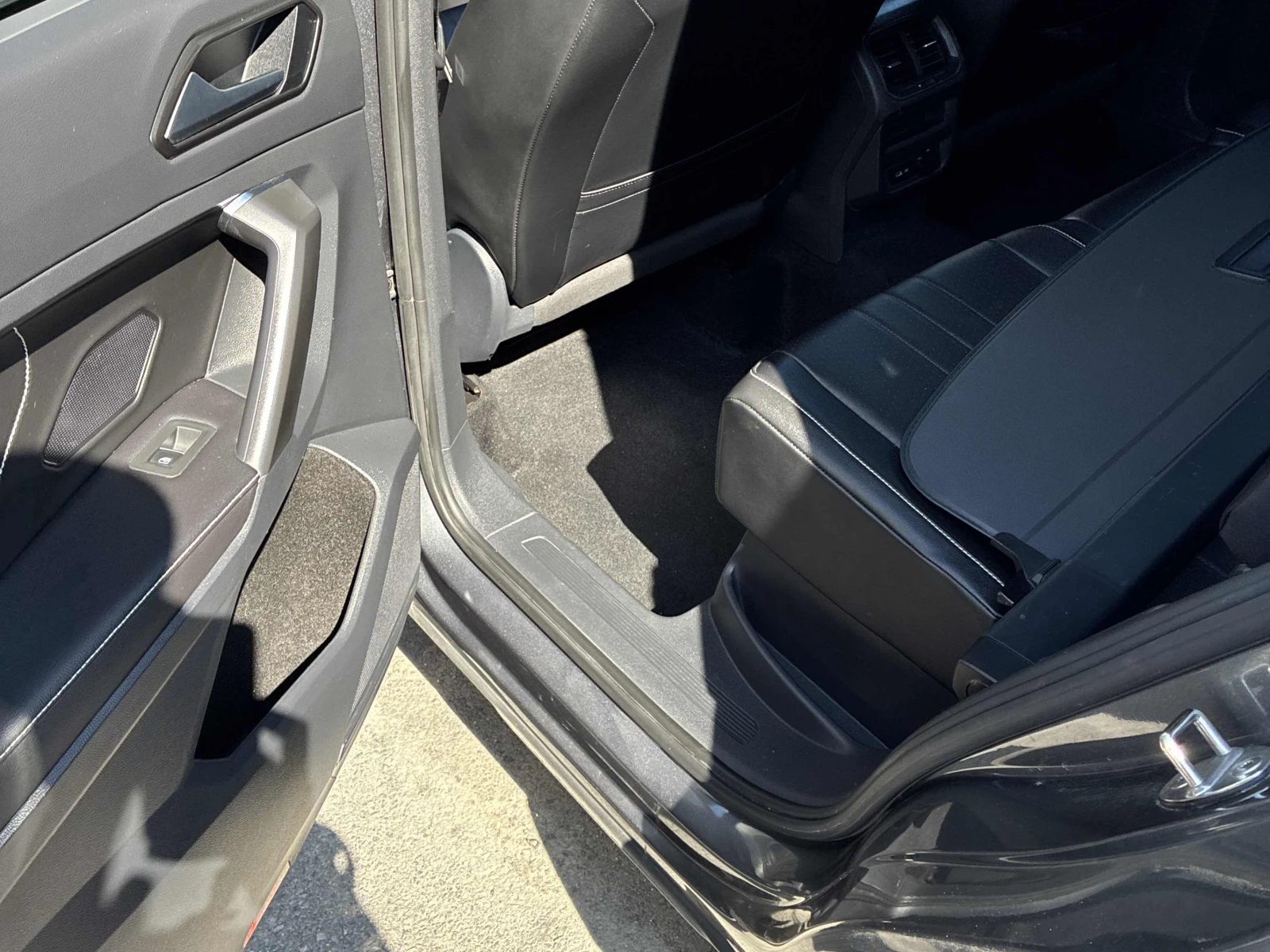 VW Tiguan Comfortline R-Line Black Edition / Carfax / Автокр, снимка 13 - Автомобили и джипове - 55963236
