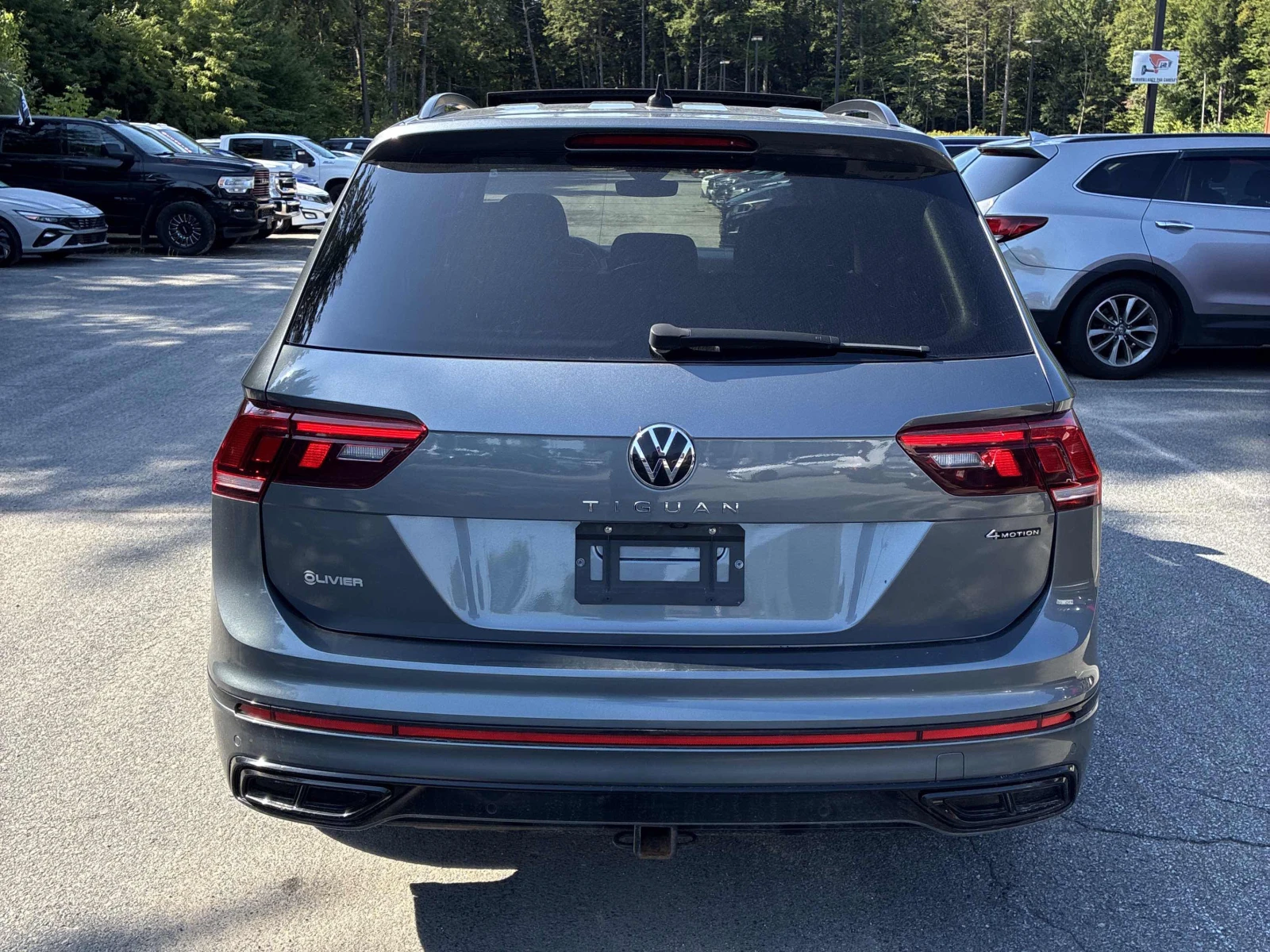 VW Tiguan Comfortline R-Line Black Edition / Carfax / Автокр, снимка 4 - Автомобили и джипове - 55963236