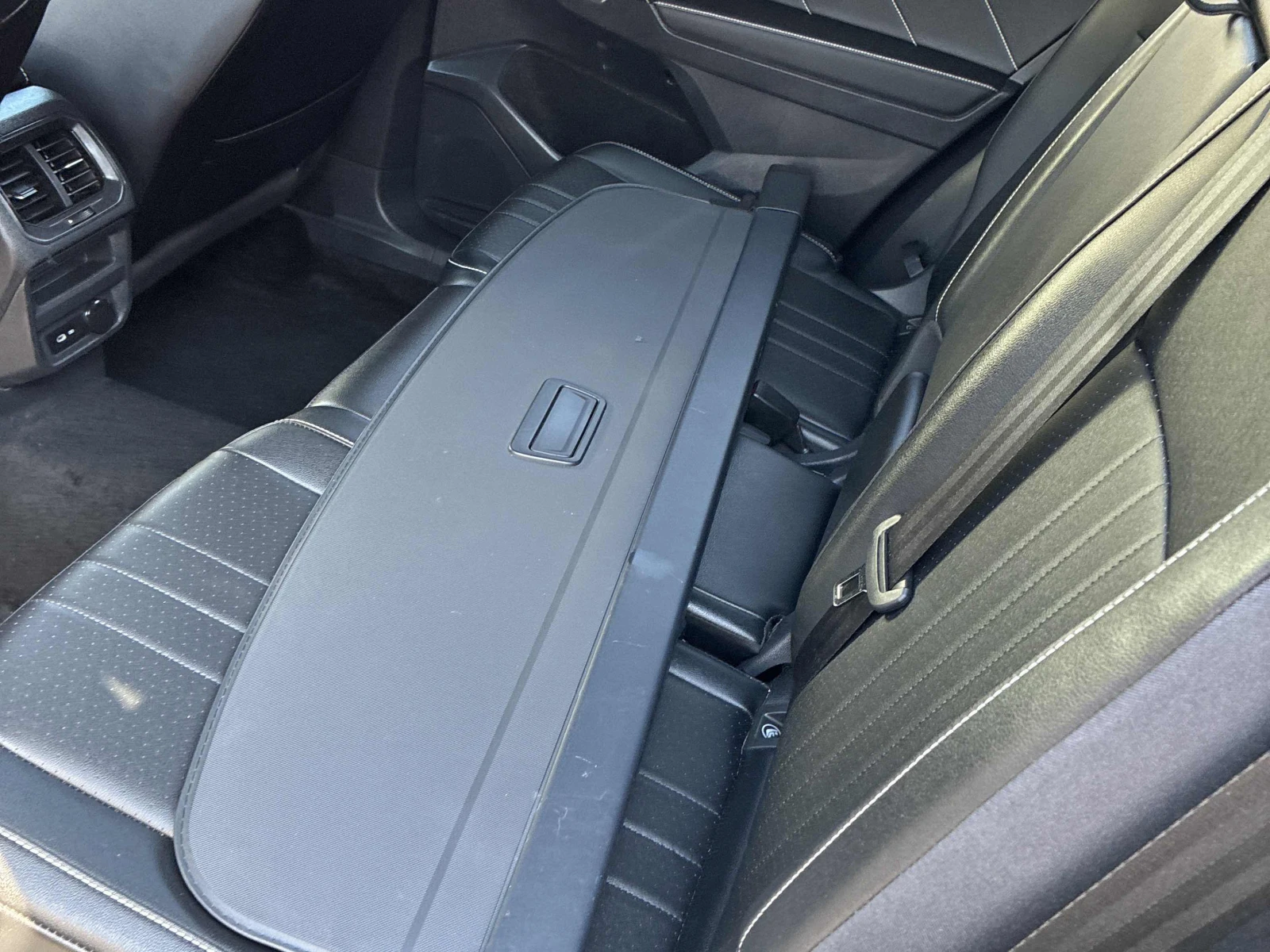 VW Tiguan Comfortline R-Line Black Edition / Carfax / Автокр, снимка 14 - Автомобили и джипове - 55963236