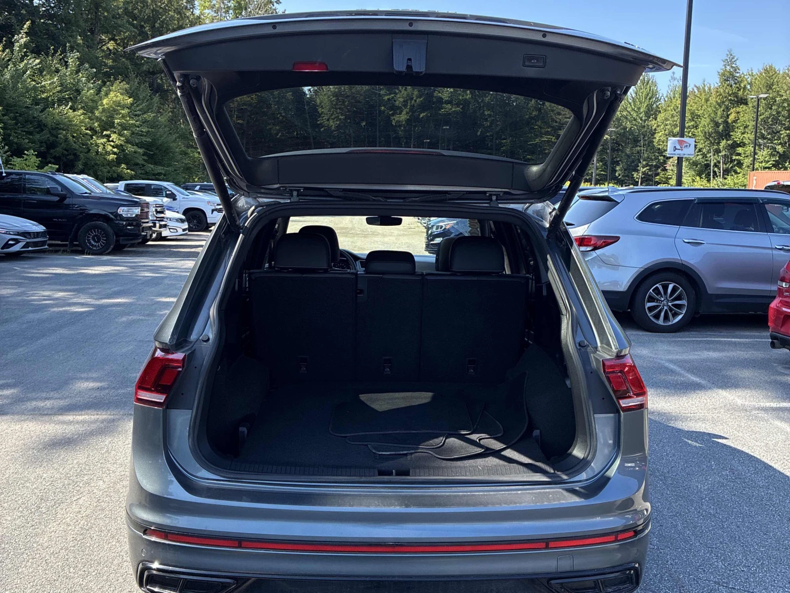 VW Tiguan Comfortline R-Line Black Edition / Carfax / Автокр, снимка 15 - Автомобили и джипове - 55963236