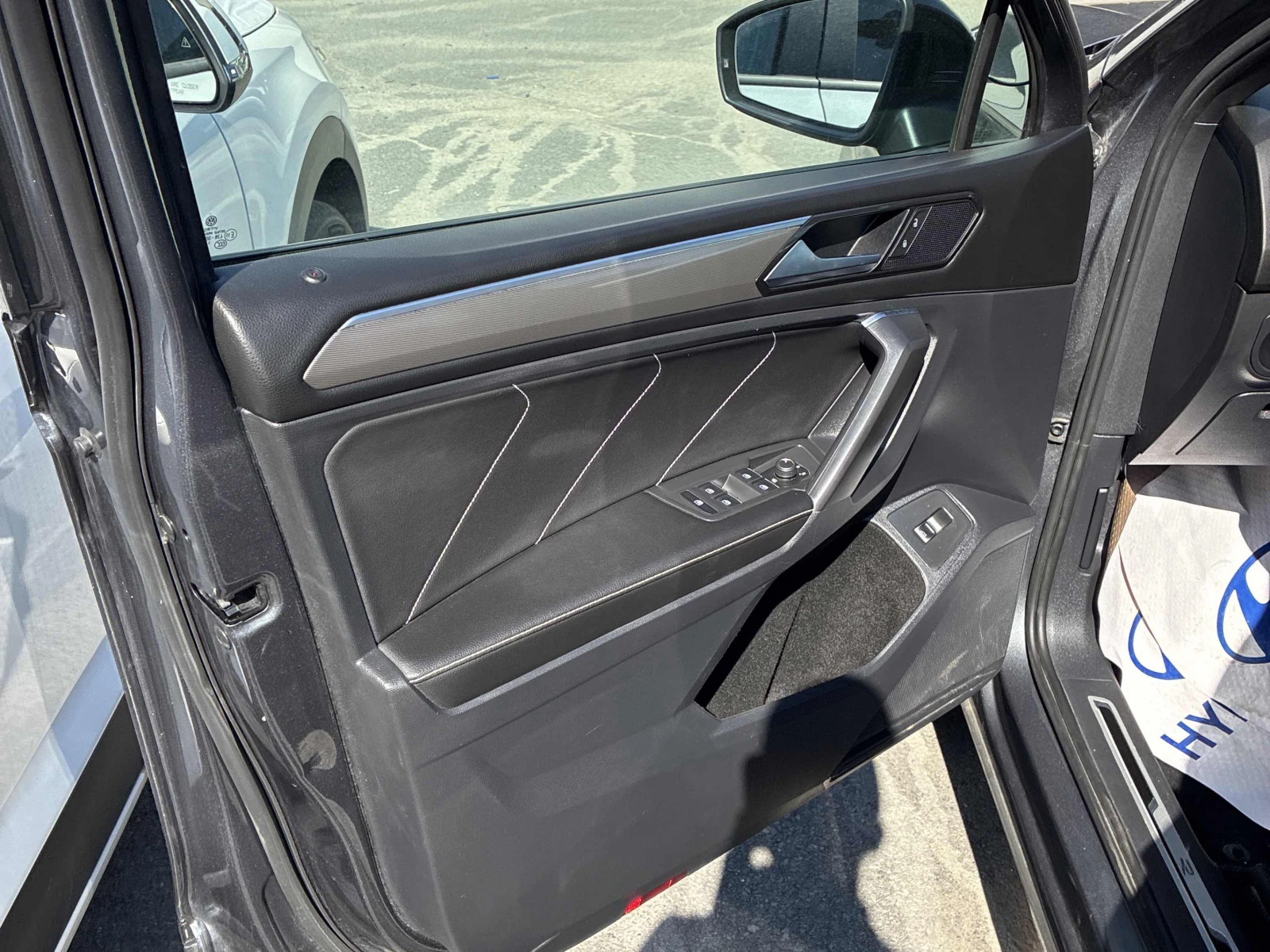 VW Tiguan Comfortline R-Line Black Edition / Carfax / Автокр, снимка 12 - Автомобили и джипове - 55963236