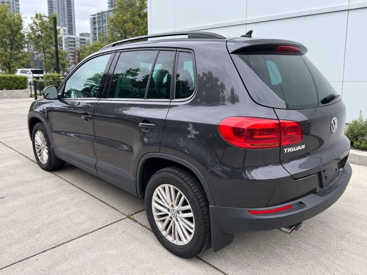 VW Tiguan, снимка 5 - Автомобили и джипове - 56710598