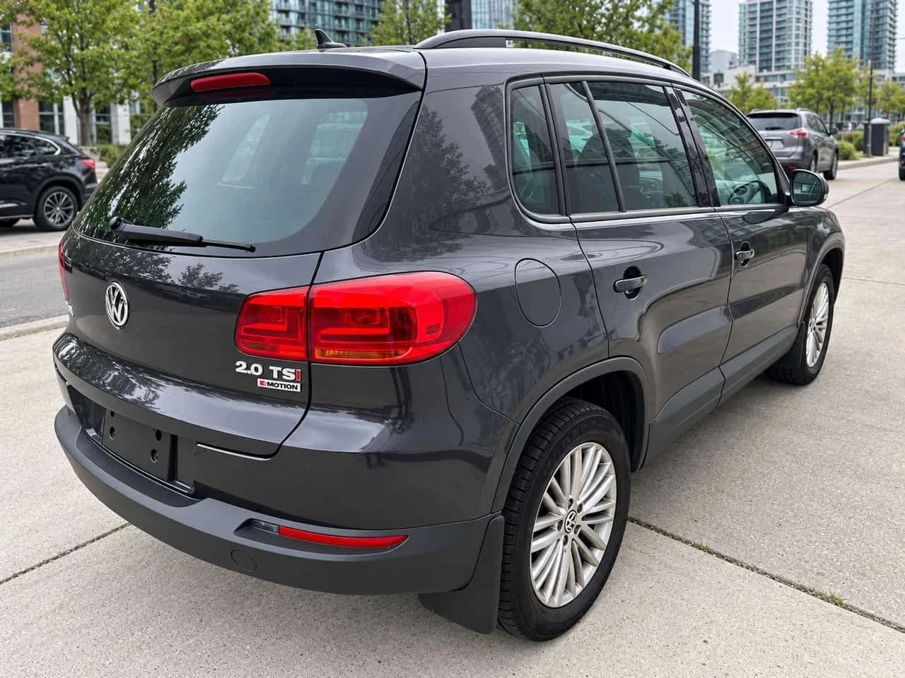 VW Tiguan, снимка 7 - Автомобили и джипове - 56710598