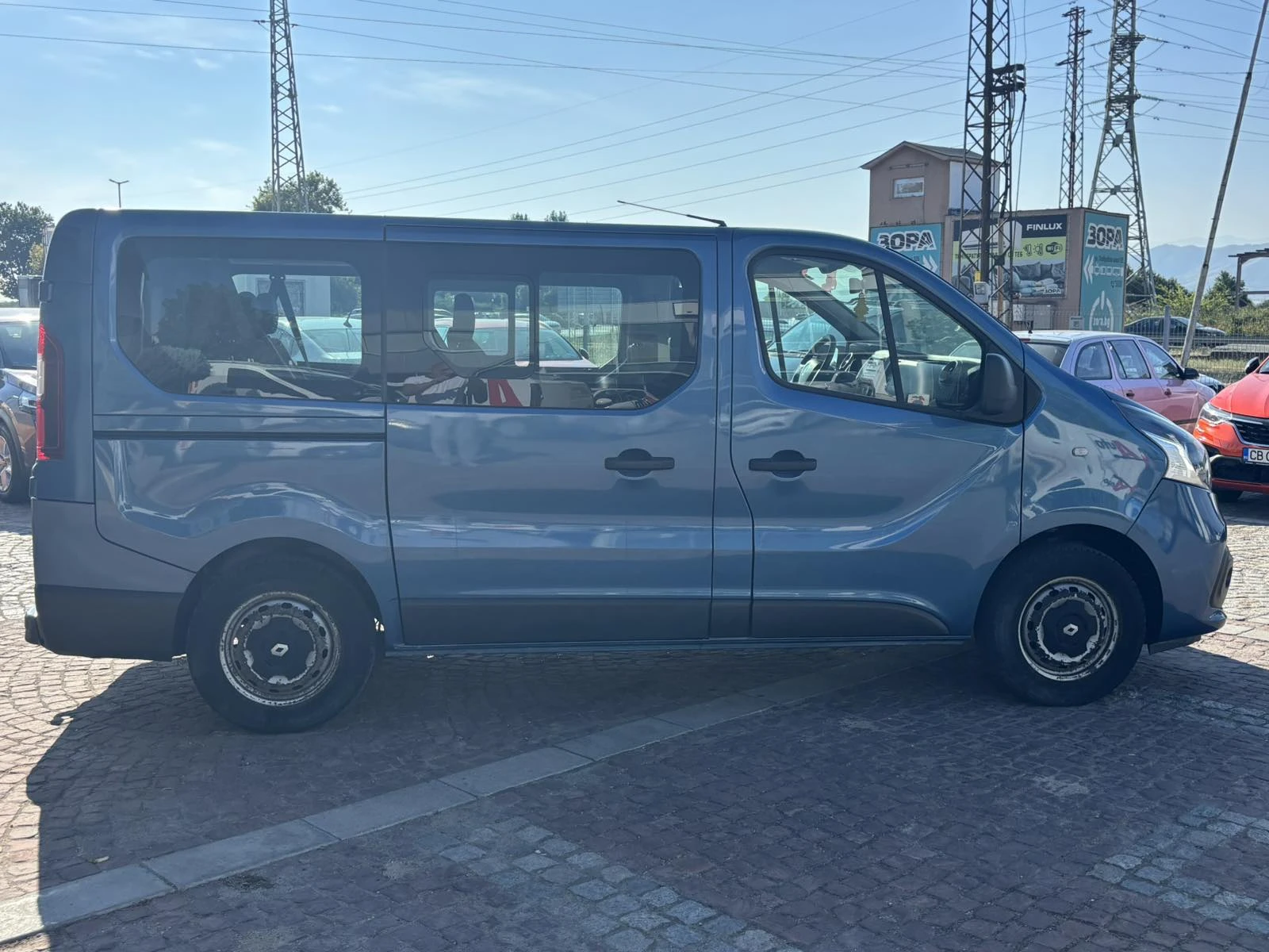 Renault Trafic L1H1 8+ 1 Energy dCi 125 к.с. BVM6 - изображение 3