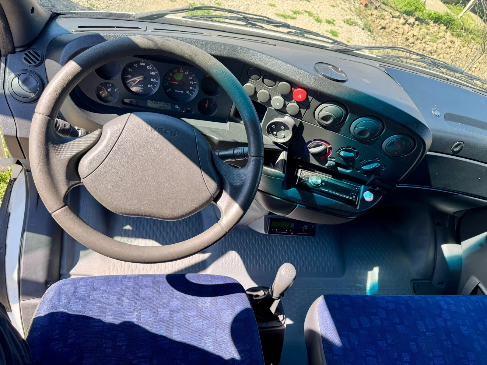 Iveco Daily ПАДАЩ БОРД* СТРАНИЧНА ВРАТА* СЕРВИЗНА ИСТОРИЯ, снимка 12 - Бусове и автобуси - 55698970
