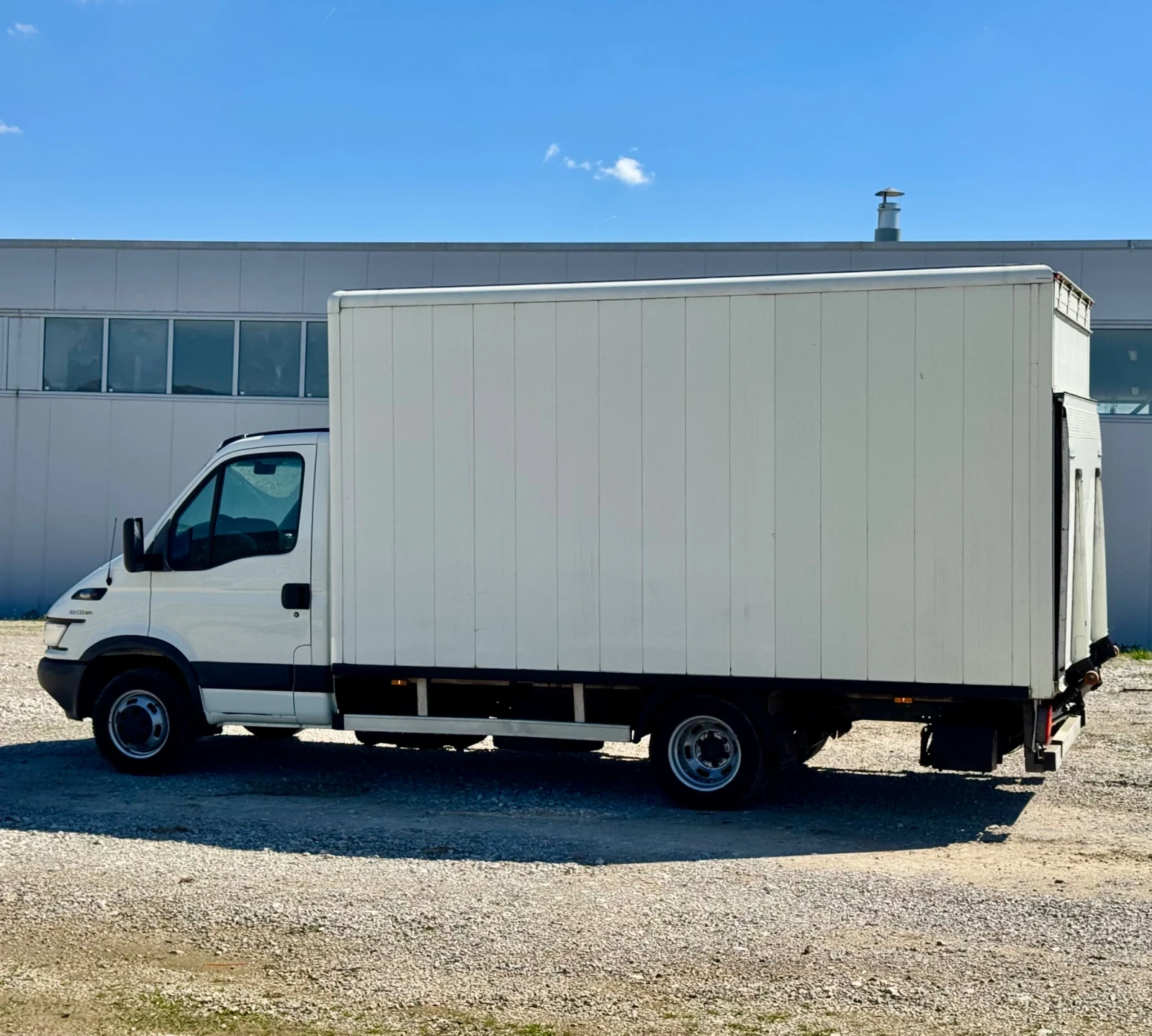 Iveco Daily ПАДАЩ БОРД* СТРАНИЧНА ВРАТА* СЕРВИЗНА ИСТОРИЯ, снимка 5 - Бусове и автобуси - 55698970