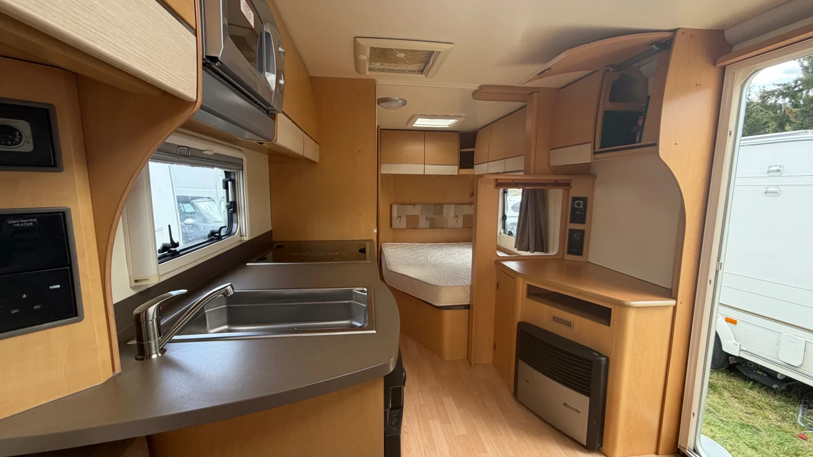 Каравана Bailey Pegasus , снимка 12 - Каравани и кемпери - 54783588