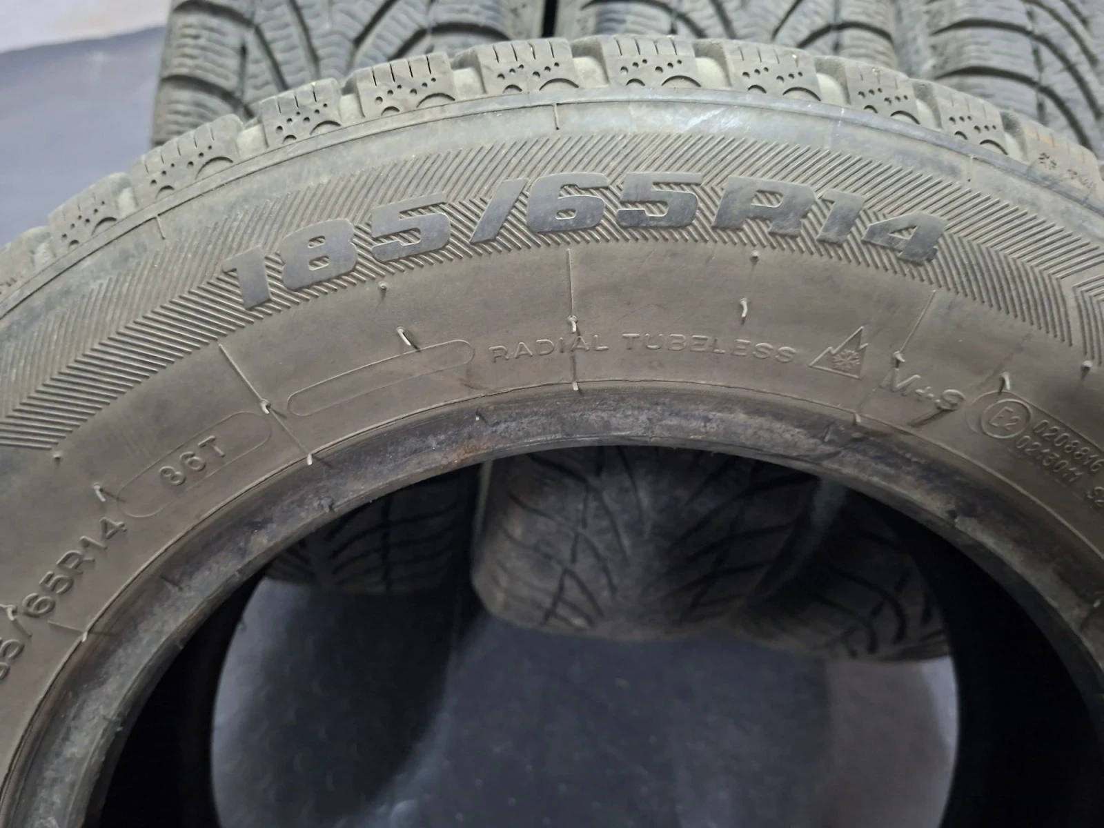 Гуми Зимни 185/65R14, снимка 2 - Гуми и джанти - 56321142