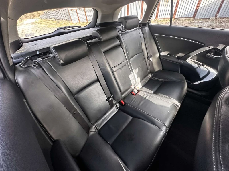 Toyota Avensis 2.0D-4D 126к.с НА ЧАСТИ, снимка 10 - Автомобили и джипове - 52557141