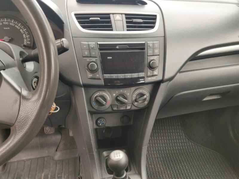 Suzuki Swift 1.2i, снимка 9 - Автомобили и джипове - 46828323