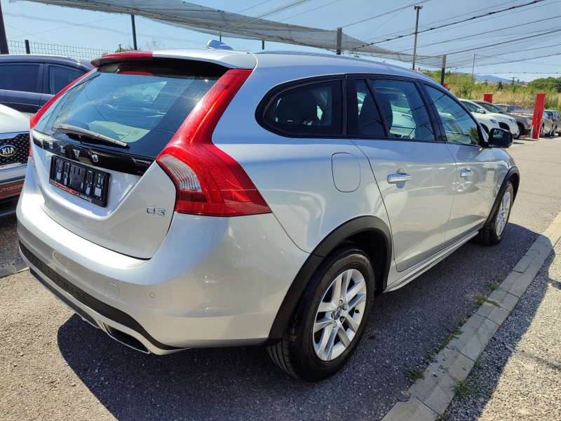 Volvo V60 Cross Country 2.0 Automatic D3 Euro6B, снимка 4 - Автомобили и джипове - 46883678