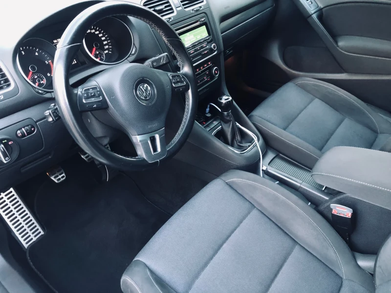 VW Golf 1.6TDI, снимка 5 - Автомобили и джипове - 48117573