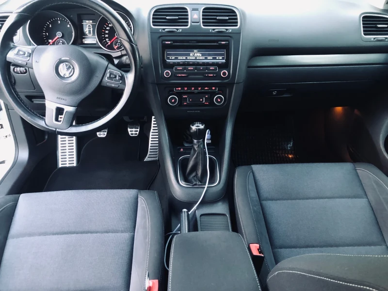 VW Golf 1.6TDI, снимка 6 - Автомобили и джипове - 48117573