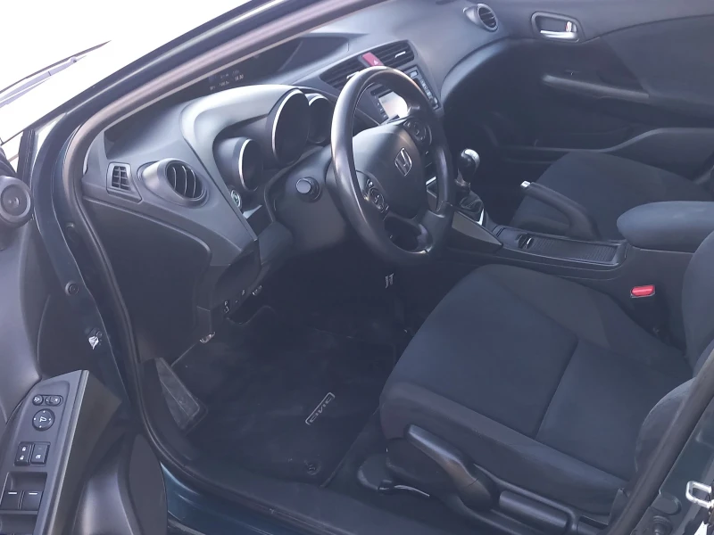 Honda Civic 1.8 i-VTEC, снимка 7 - Автомобили и джипове - 51813907