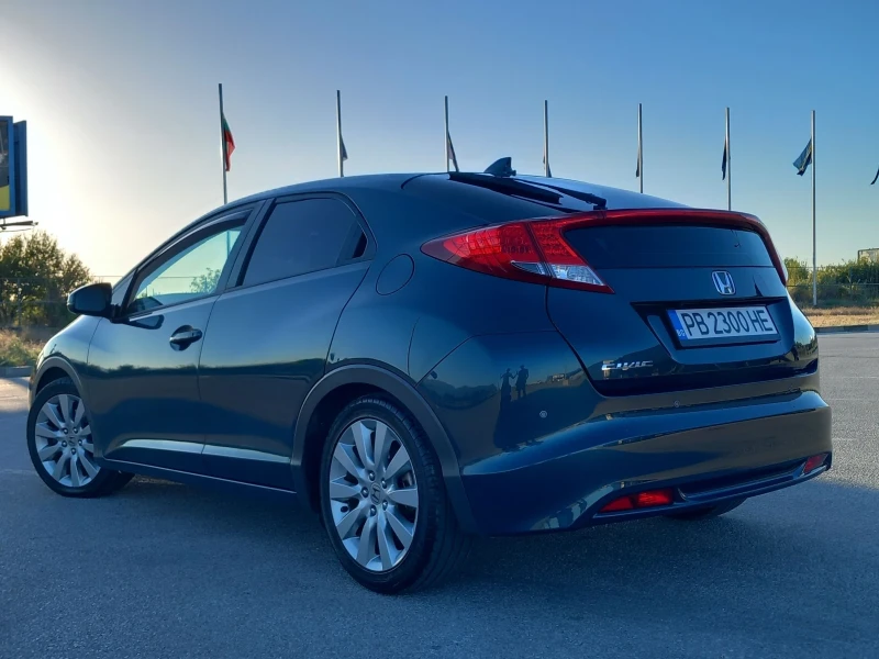 Honda Civic 1.8 i-VTEC, снимка 3 - Автомобили и джипове - 51813907