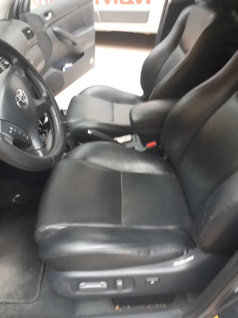 Toyota Avensis 2.2, снимка 3 - Автомобили и джипове - 52397310