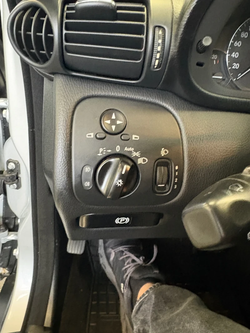 Mercedes-Benz C 220 EURO 4, снимка 11 - Автомобили и джипове - 52567336