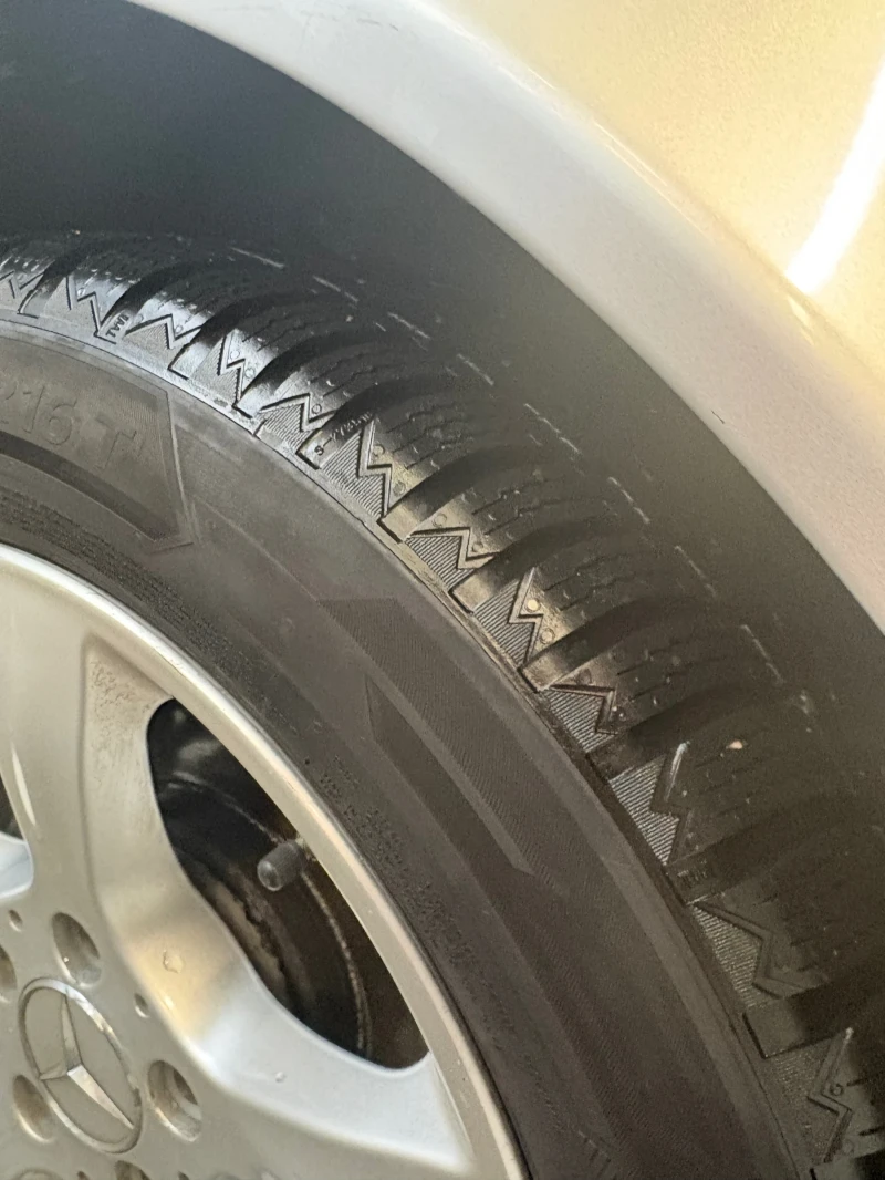 Mercedes-Benz C 220 EURO 4, снимка 17 - Автомобили и джипове - 52567336