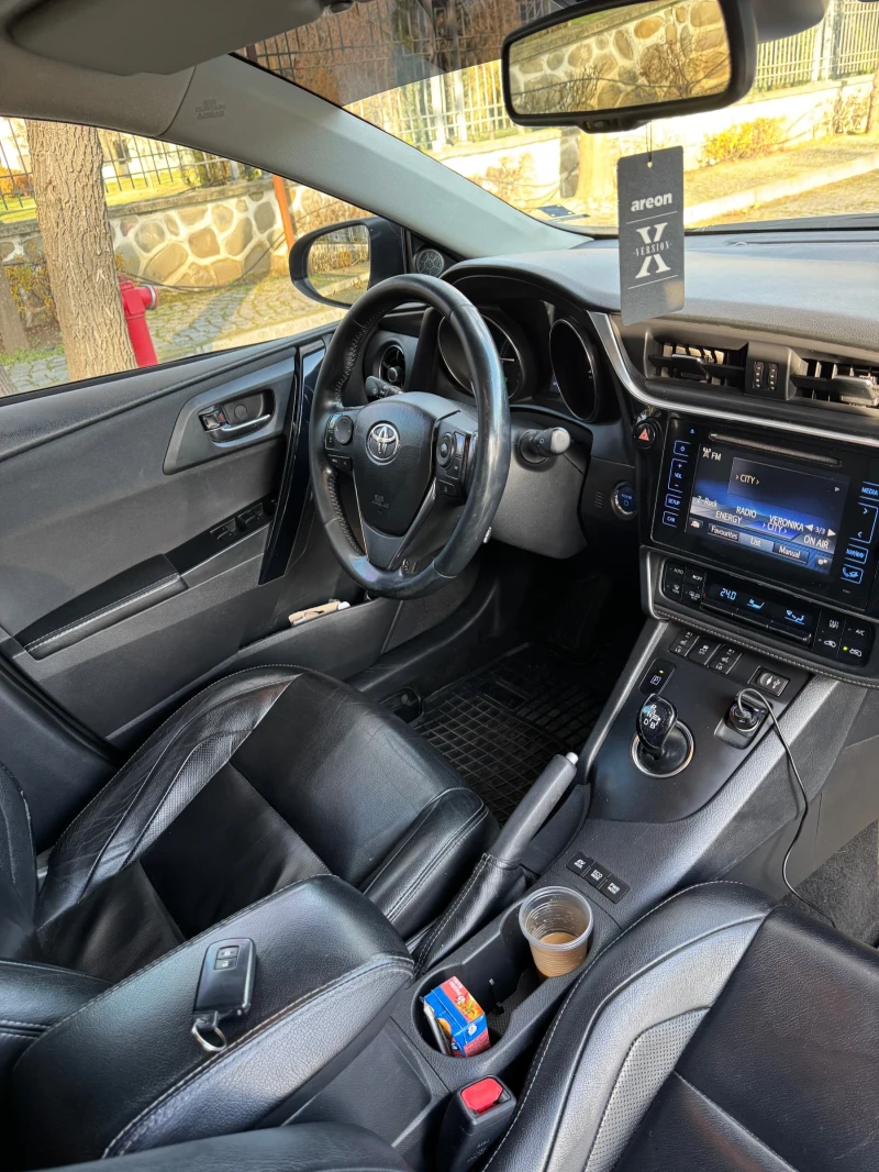 Toyota Auris 1.8 Hybrid / LPG, снимка 14 - Автомобили и джипове - 52891486