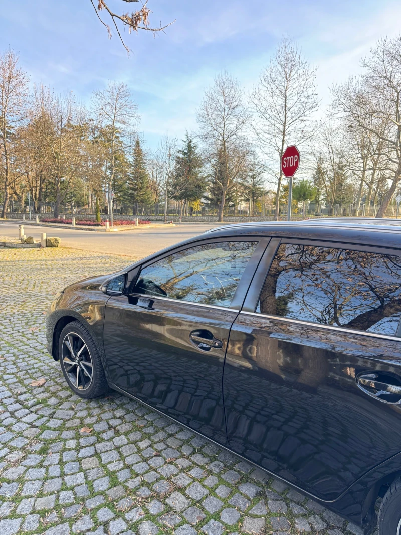 Toyota Auris 1.8 Hybrid / LPG, снимка 3 - Автомобили и джипове - 52891486