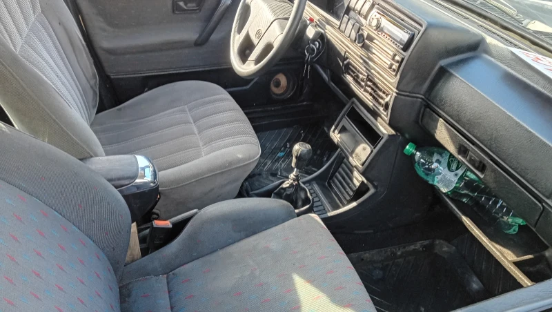 VW Golf 1.6, снимка 8 - Автомобили и джипове - 53353380