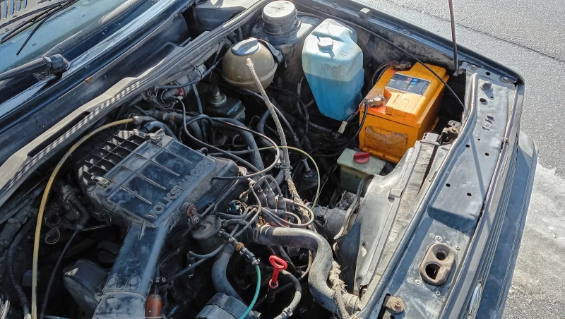 VW Golf 1.6, снимка 2 - Автомобили и джипове - 53353380