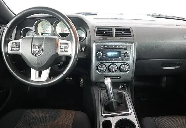 Dodge Challenger R/T 5.7 HEMI - изображение 8