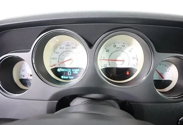 Dodge Challenger R/T 5.7 HEMI - изображение 9