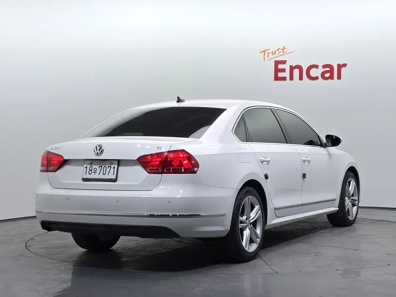 VW Passat 2.0 TDI, снимка 2 - Автомобили и джипове - 54298607
