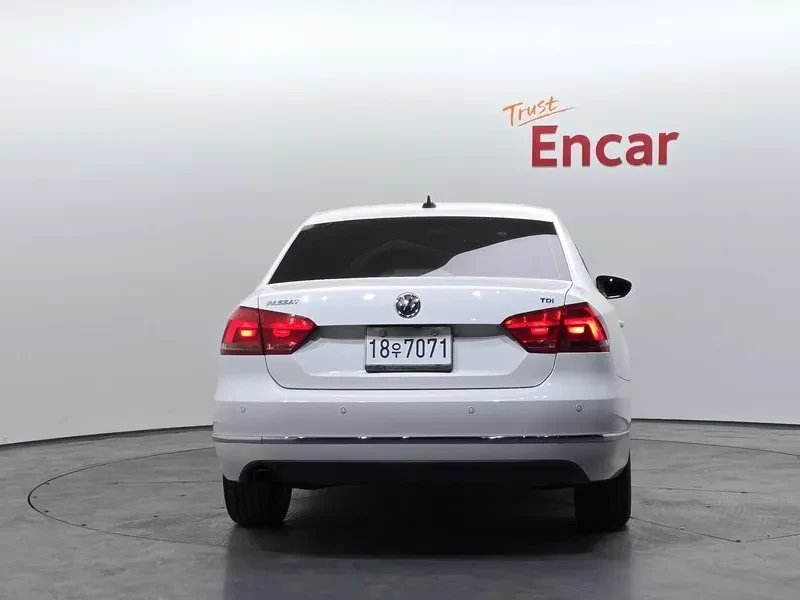 VW Passat 2.0 TDI, снимка 4 - Автомобили и джипове - 54298607