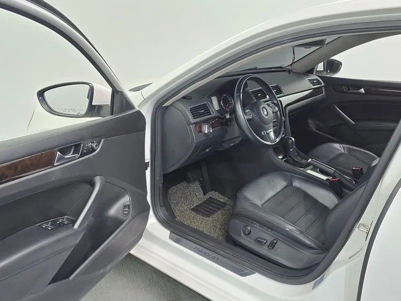 VW Passat 2.0 TDI, снимка 10 - Автомобили и джипове - 54298607