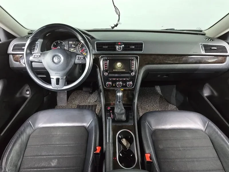 VW Passat 2.0 TDI, снимка 7 - Автомобили и джипове - 54298607