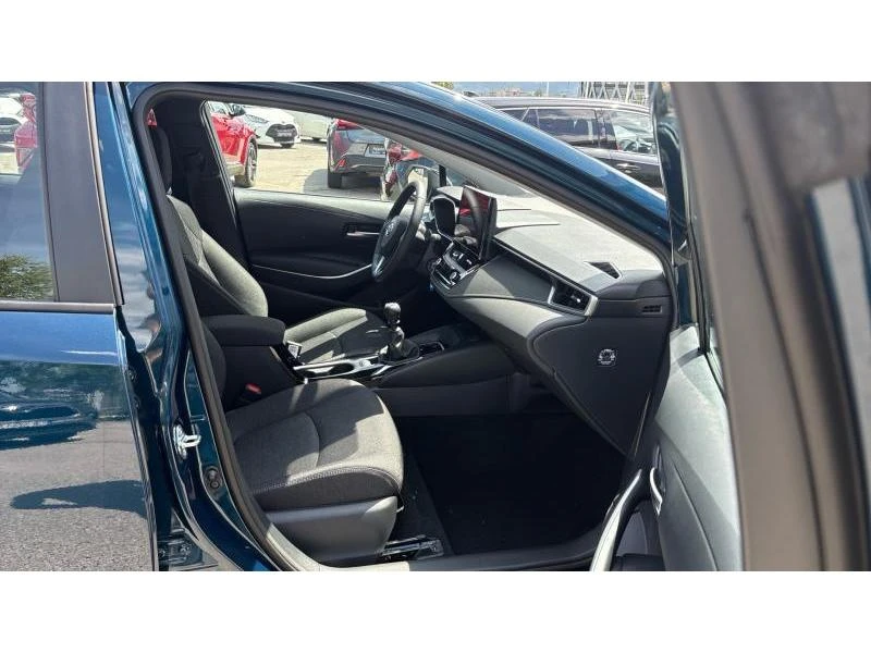 Toyota Corolla SDN 1.5 6MT EXECUTIVE MY25 - НОВА, снимка 6 - Автомобили и джипове - 54843528