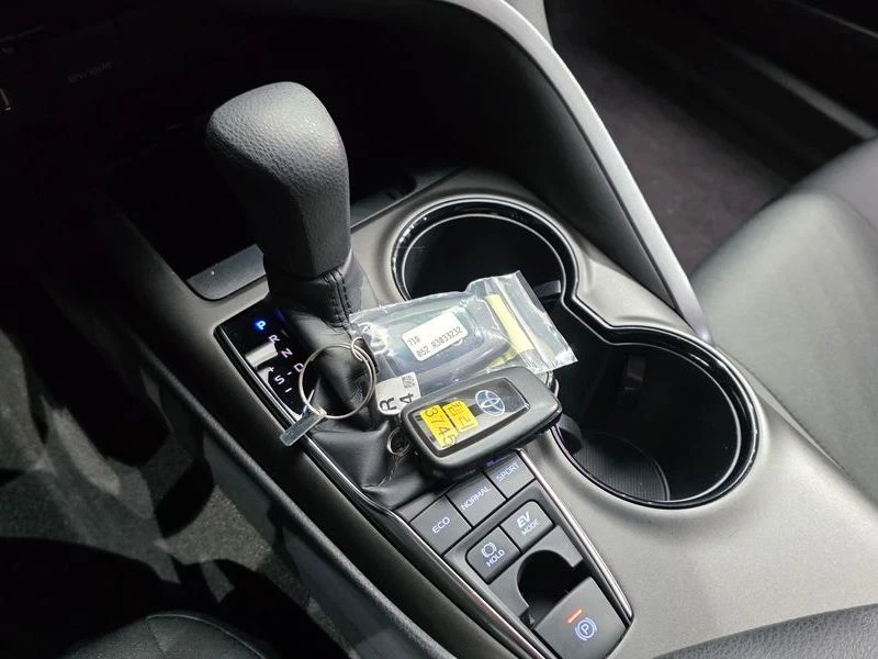 Toyota Camry 2.5 LE Hybrid| 208к.с.| ВКЛ.ТЕХНОТЕСТ, снимка 9 - Автомобили и джипове - 55130471