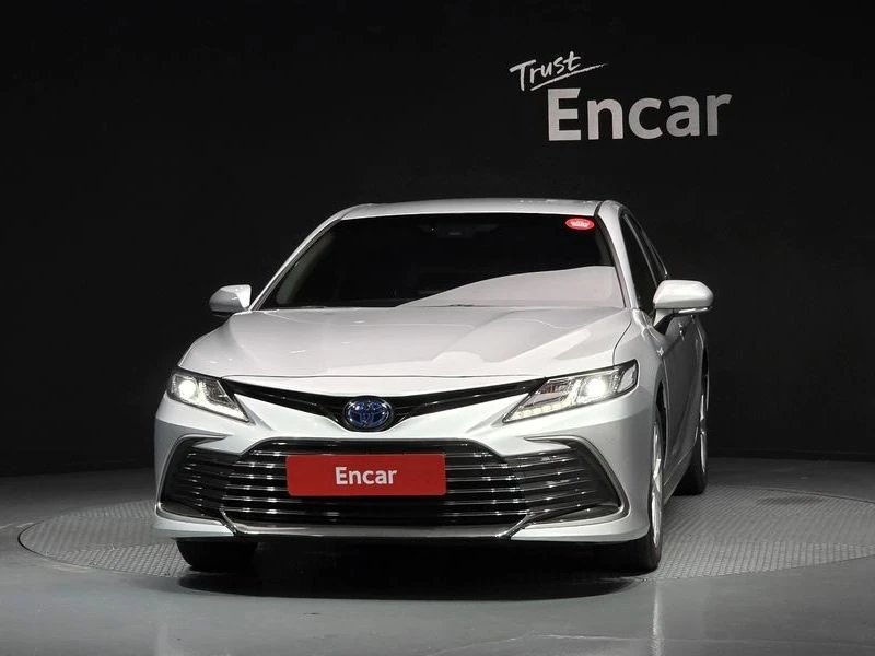 Toyota Camry 2.5 LE Hybrid| 208к.с.| ВКЛ.ТЕХНОТЕСТ, снимка 3 - Автомобили и джипове - 55130471