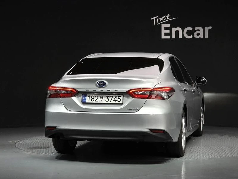 Toyota Camry 2.5 LE Hybrid| 208к.с.| ВКЛ.ТЕХНОТЕСТ, снимка 4 - Автомобили и джипове - 55130471