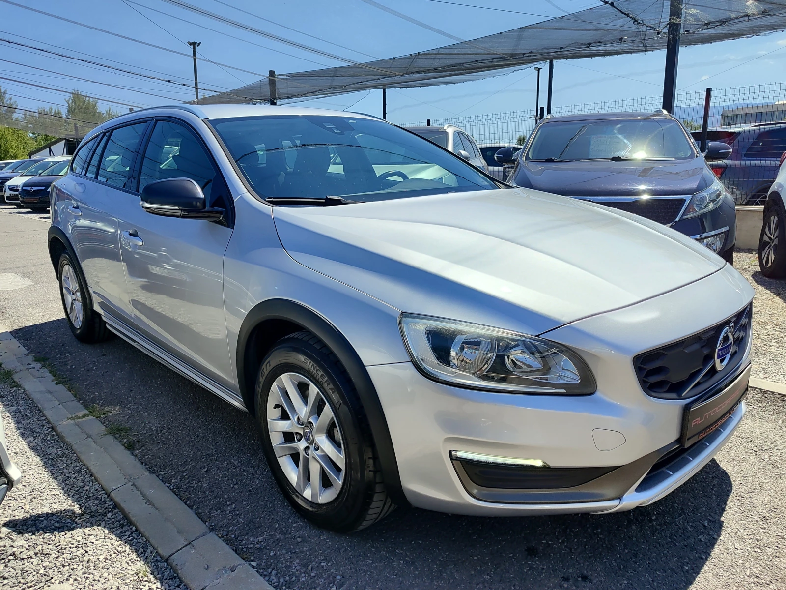 Volvo V60 Cross Country 2.0 Automatic D3 Euro6B - изображение 3