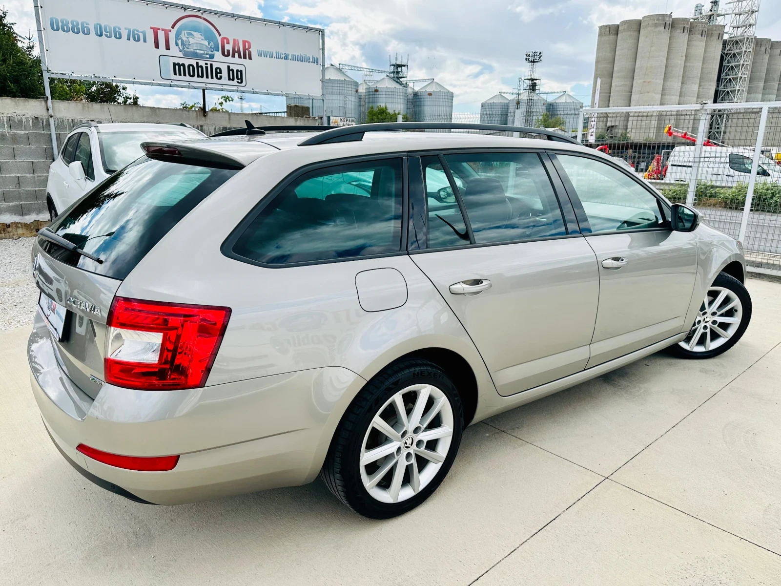 Skoda Octavia 1.4 G-TEC 110к. Навигация! Keyless EURO 6B - изображение 4