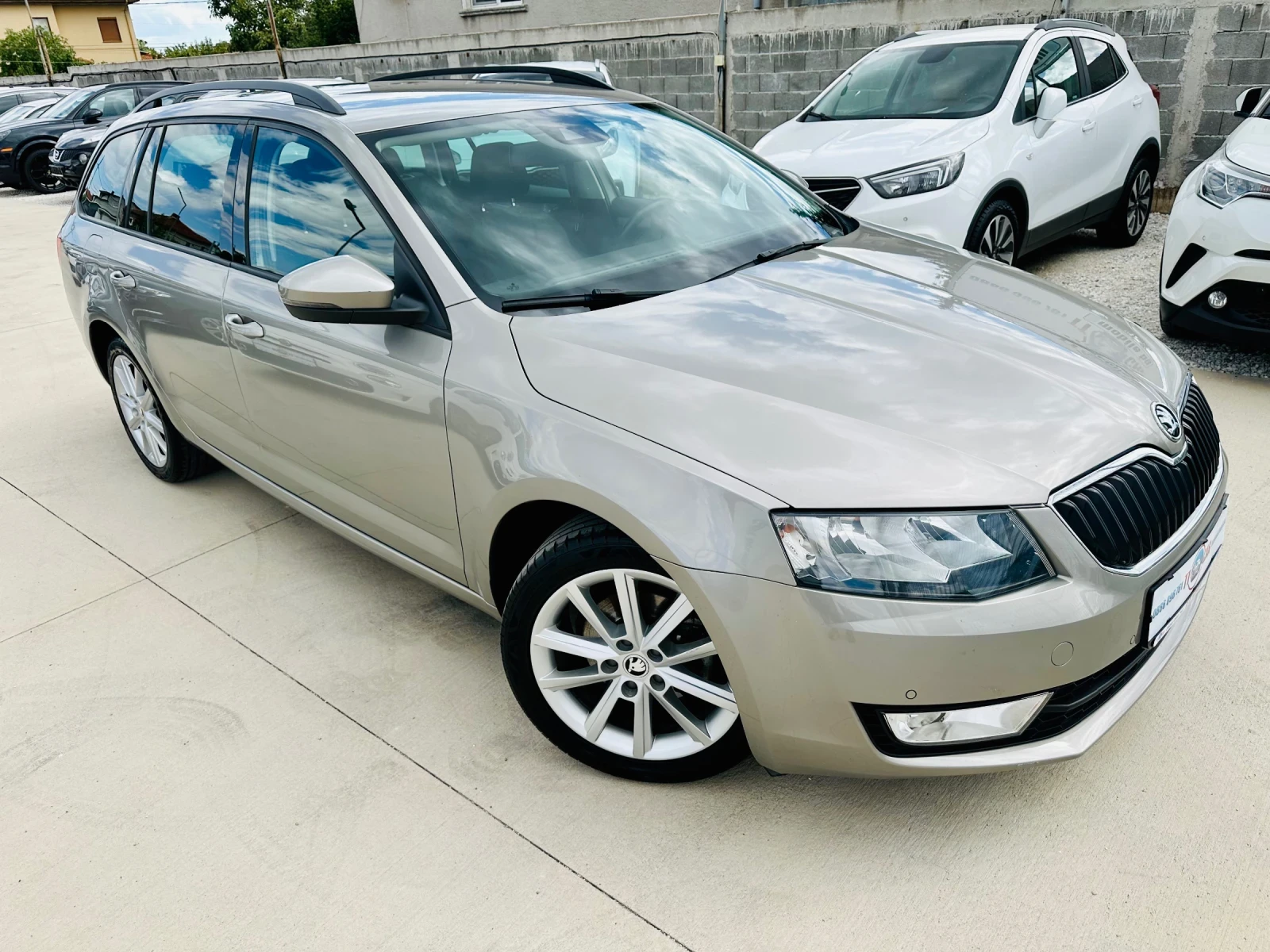 Skoda Octavia 1.4 G-TEC 110к. Навигация! Keyless EURO 6B - изображение 3