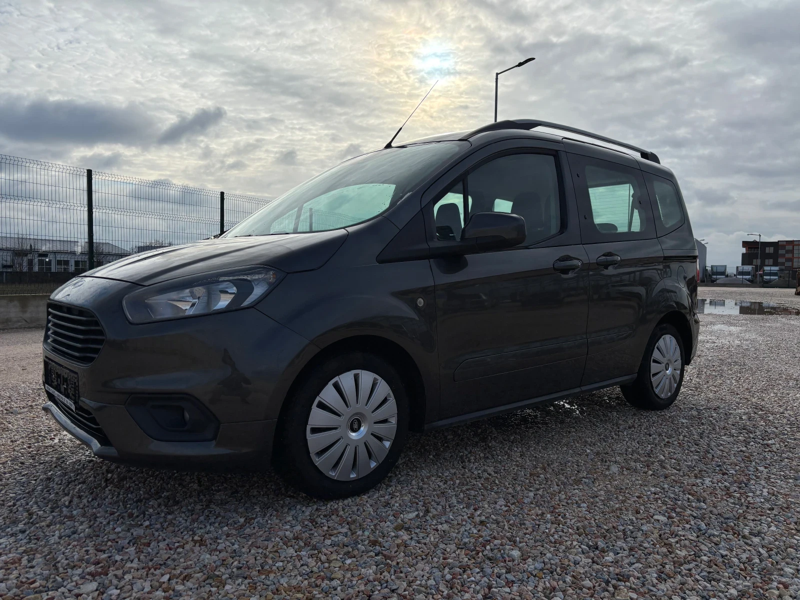 Ford Tourneo Connect 1.5 TDCI - изображение 2